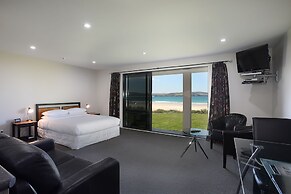 Curio Bay Salt House Motel