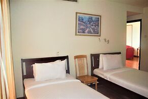 Queens Service Suite at Times Square