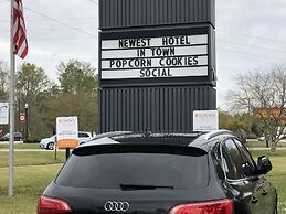 Econo Lodge Inn & Suites Hardeeville I-95