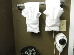 Econo Lodge Inn & Suites Hardeeville I-95