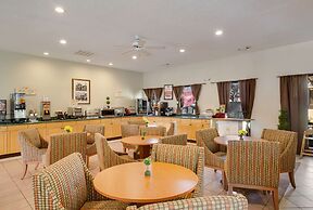 Econo Lodge Inn & Suites Hardeeville I-95