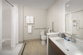 Holiday Inn Express and Suites North Brunswick by IHG