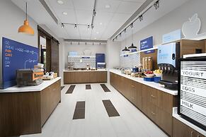 Holiday Inn Express and Suites North Brunswick by IHG