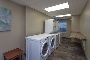 Holiday Inn Express and Suites North Brunswick by IHG