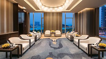 HUALUXE Xiamen Haicang Harbour View, an IHG Hotel