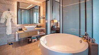 HUALUXE Xiamen Haicang Harbour View