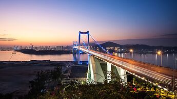 HUALUXE Xiamen Haicang Harbour View