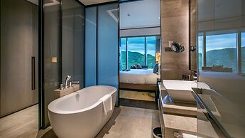 HUALUXE Xiamen Haicang Harbour View