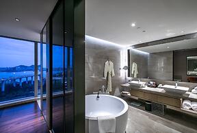 HUALUXE Xiamen Haicang Harbour View