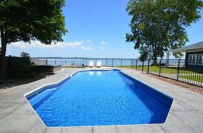 Waters Edge B&B Resort