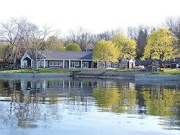 Waters Edge B&B Resort