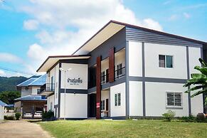 Bann Romyen Klang Dong