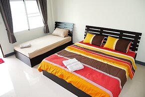 Bann Romyen Klang Dong