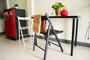 Bann Romyen Klang Dong