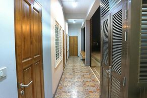 Bann Romyen Klang Dong