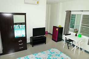 Bann Romyen Klang Dong