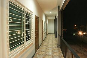 Bann Romyen Klang Dong