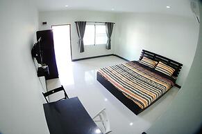 Bann Romyen Klang Dong