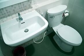 Bann Romyen Klang Dong