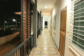 Bann Romyen Klang Dong