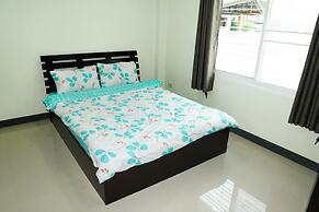 Bann Romyen Klang Dong