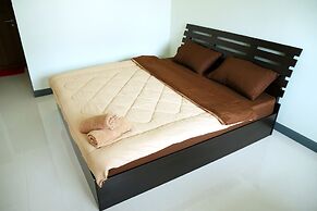 Bann Romyen Klang Dong