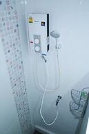 Bann Romyen Klang Dong