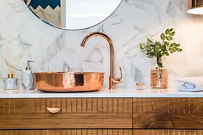 Nyx Chic Manor boutique hotel