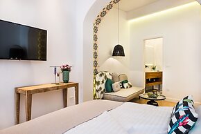 Nyx Chic Manor boutique hotel