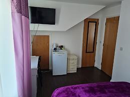 TravelStop #London-Ealing