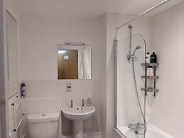 TravelStop #London-Ealing