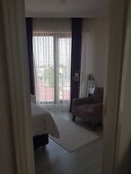 Zoviya Hill White Apart