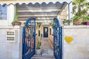 Mike's House Jerusalem