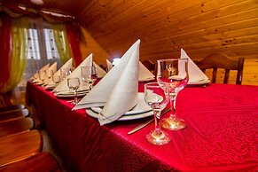 Hotel and restaurant complex Skolmo