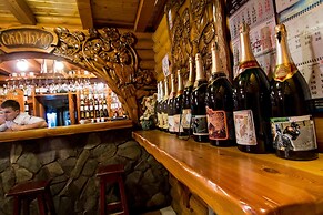 Hotel and restaurant complex Skolmo