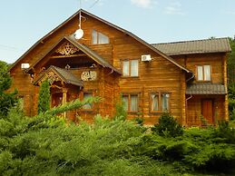 Hotel and restaurant complex Skolmo