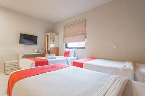 RedDoorz Plus near Asia Afrika 3