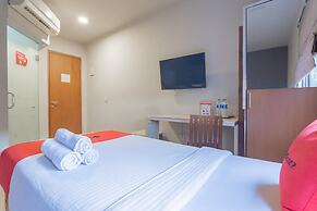 RedDoorz Plus near Asia Afrika 3