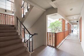 RedDoorz Plus near Asia Afrika 3