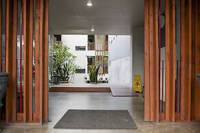 RedDoorz Plus near Asia Afrika 3