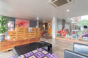 RedDoorz Plus near Asia Afrika 3