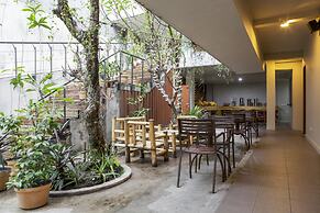 RedDoorz Plus near Asia Afrika 3