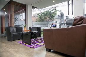 RedDoorz Plus near Asia Afrika 3