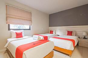 RedDoorz Plus near Asia Afrika 3