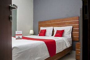 RedDoorz Plus near Asia Afrika 3