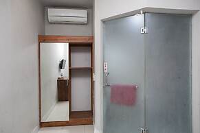 RedDoorz Plus near Asia Afrika 3