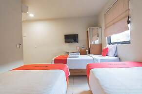 RedDoorz Plus near Asia Afrika 3