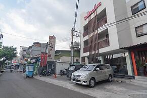 RedDoorz Plus near Asia Afrika 3