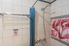 RedDoorz Plus near Asia Afrika 3