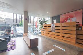 RedDoorz Plus near Asia Afrika 3